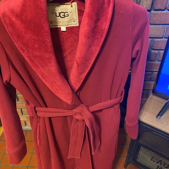 Used once amazing quality robe size S-M fro Ugg - Picture 4 of 7